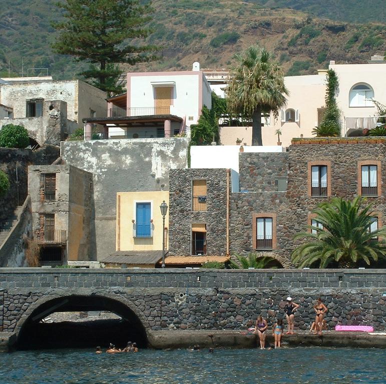 La Casa Di Via Lungomare Villa Santa Marina Salina Ruang foto