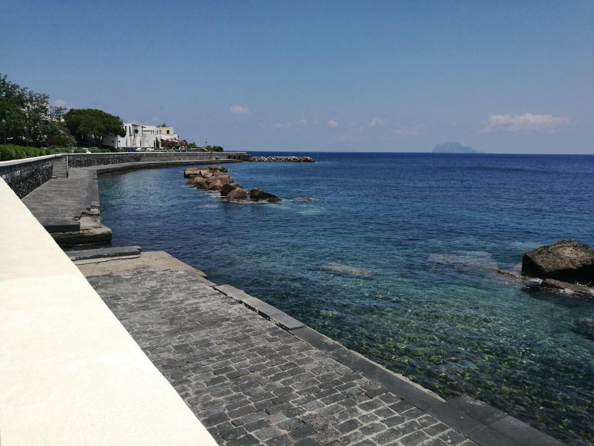 La Casa Di Via Lungomare Villa Santa Marina Salina Bagian luar foto
