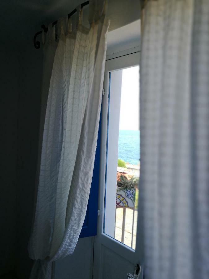 La Casa Di Via Lungomare Villa Santa Marina Salina Bagian luar foto