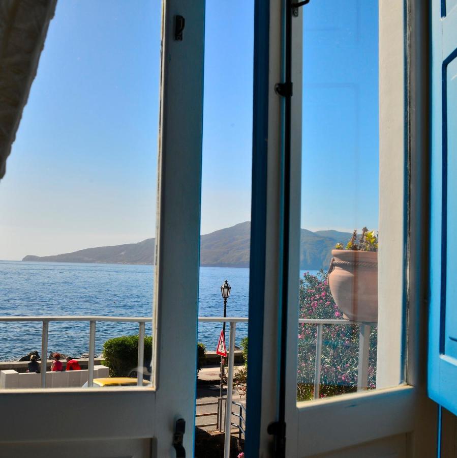 La Casa Di Via Lungomare Villa Santa Marina Salina Ruang foto